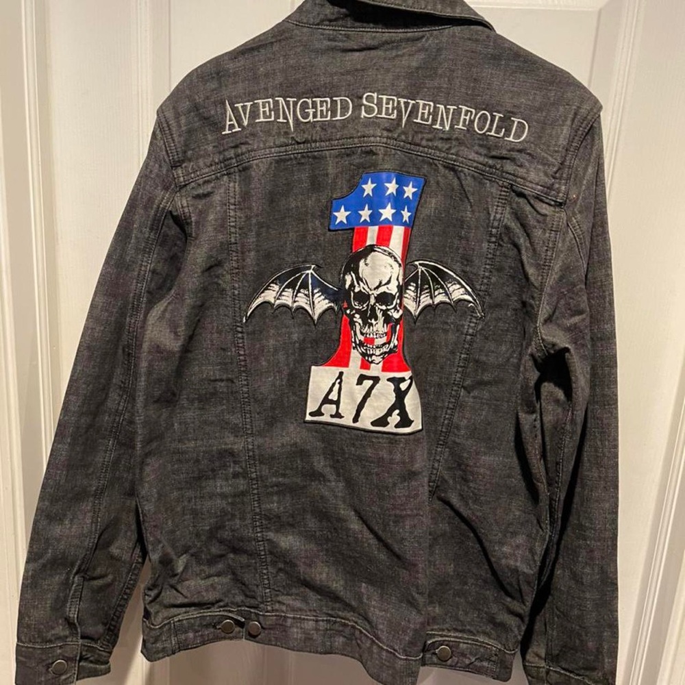 Avenged Sevenfold premium jean jacket. Never worn. 

Size: XL